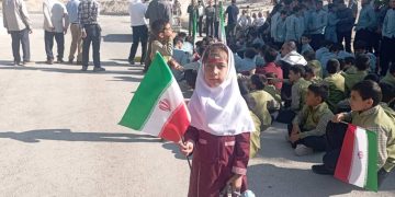 راهپیمایی ۱۳ آبان با حضور پرشور مردم و دانش آموزان فداغ برگزار شد