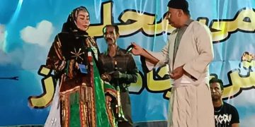 راشدانصاری هنرمند و خانم عیدی از خلیلی از چهره های ماندگار در جشنواره ی چاهورز