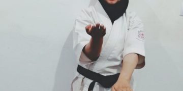 مربی کاراته کاهای دختر فداغ مربی برتر رنکینک سوم بانوان مسابقات قهرمانی کیوکوشین کاراته ماس اویاما استان فارس شد