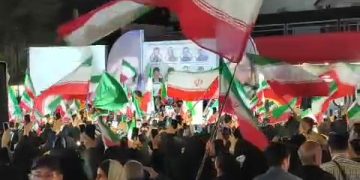 همبستگی مردم لار با رهبری و محکومیت حمله به دادگستری با اجرای سرود سلام فرمانده
